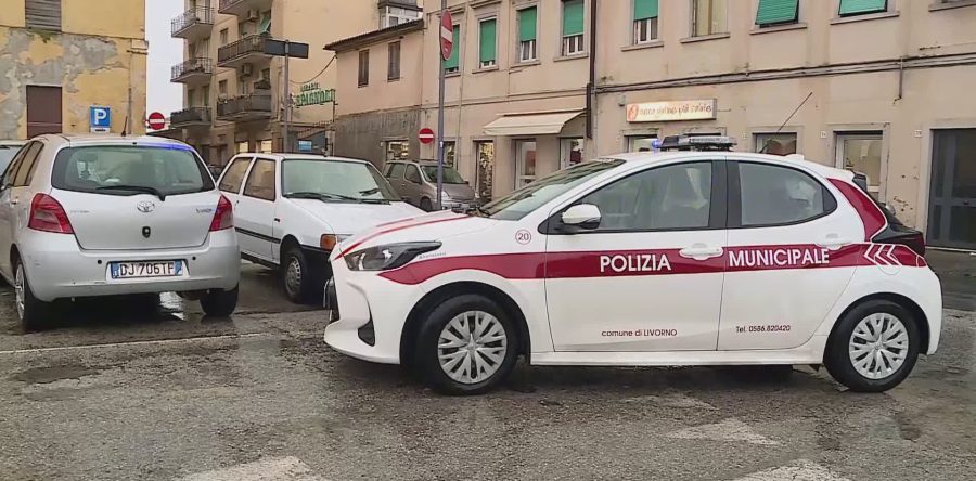 Lite per un parcheggio, un uomo finisce in ospedale