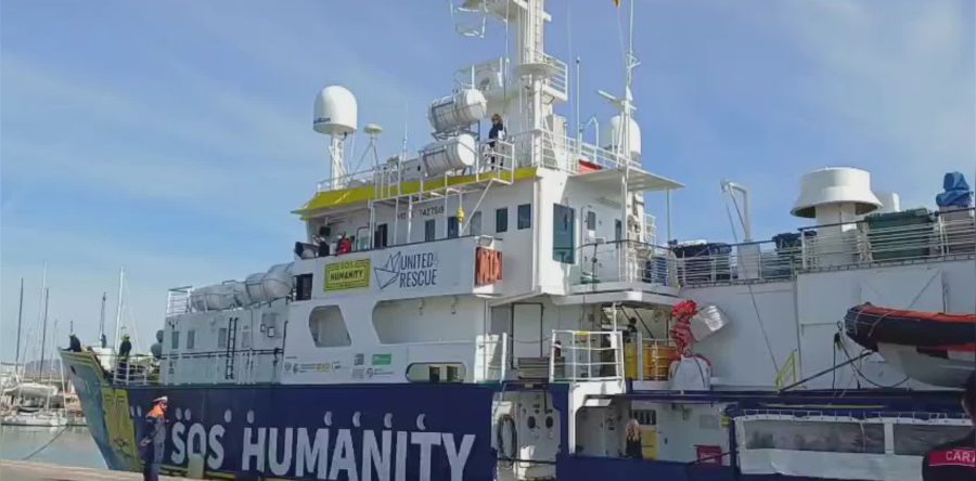 Entrata in porto la Humanity One con 29 migranti