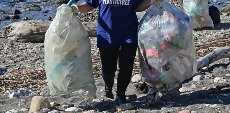 Oltre 75 tonnellate di plastica raccolta sulla costa