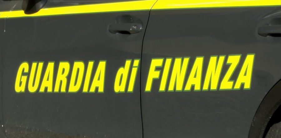 Presunta frode fiscale ditta di abbigliamento, sequestrati 160mila euro