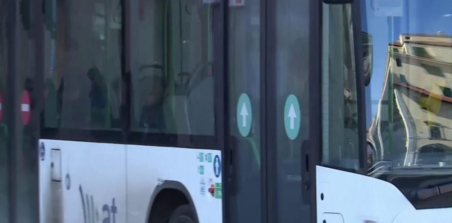 Scattano gli aumenti per viaggiare in autobus