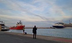 La Ocean Viking arrivata al porto di Marina di Carrara