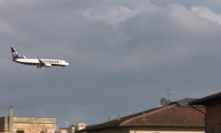 Ryanair taglia le rotte in Europa: pressing su Governo e Regioni